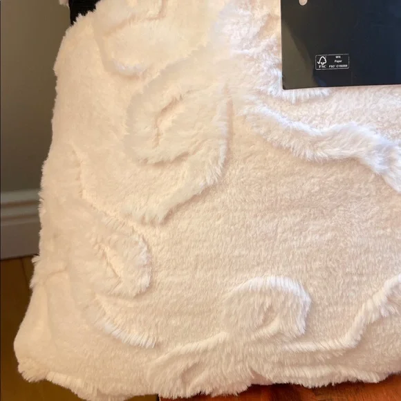🎀Rachel Zoe Cream Plush Luxurious Faux Fur Pillow Duo with Bow Pattern 🎀 - Picture 8 of 16